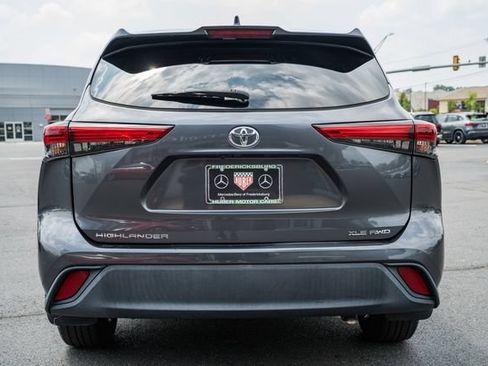 Used 2020 Toyota Highlander XLE AWD/4WD image 6