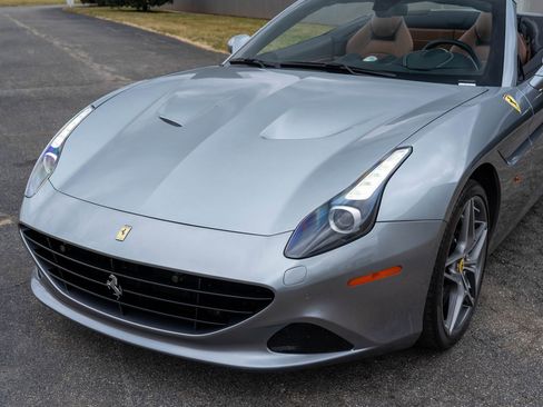 Used 2017 Ferrari California T image 26