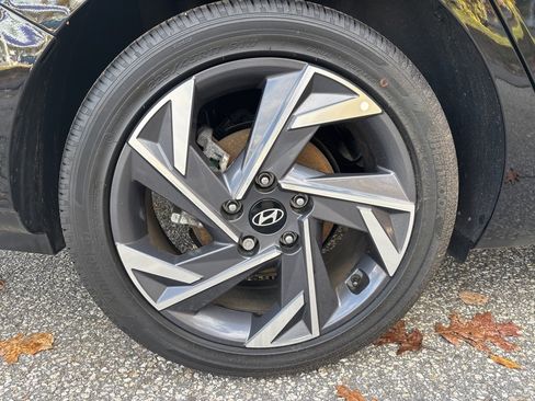 Used 2025 Hyundai Elantra SEL image 20