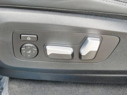 Used 2026 BMW X5 sDrive40i w/ Premium Package RWD image 17