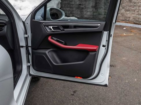 Used 2024 Porsche Macan image 14