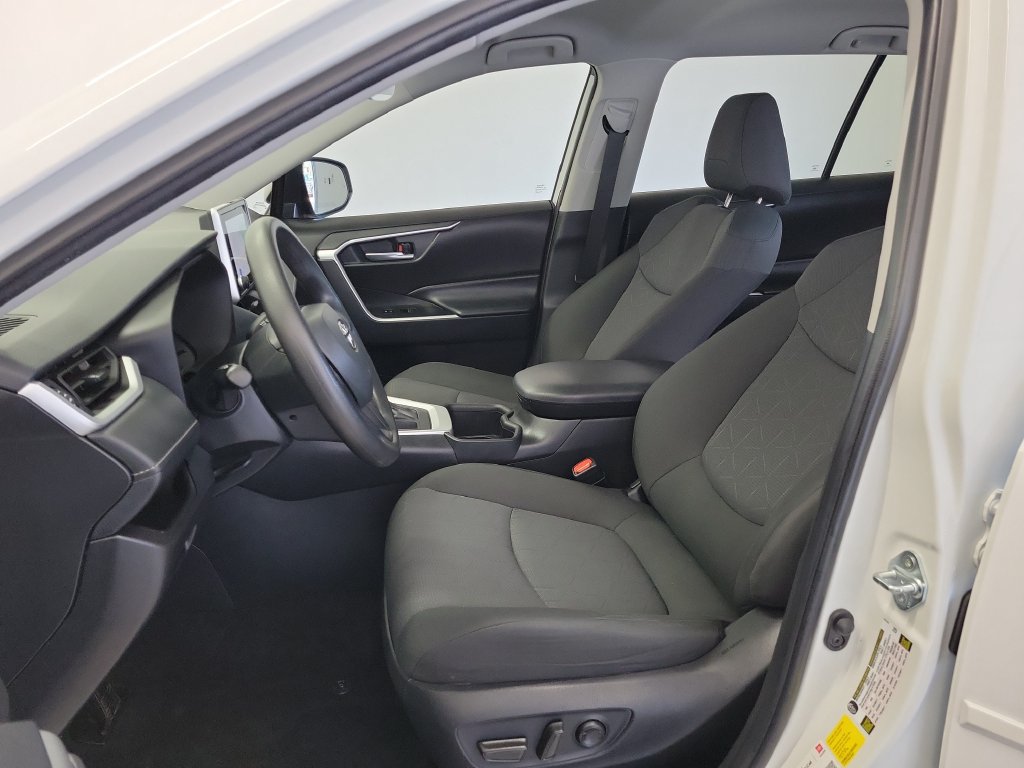 Used 2024 Toyota RAV4 XLE AWD/4WD image 17