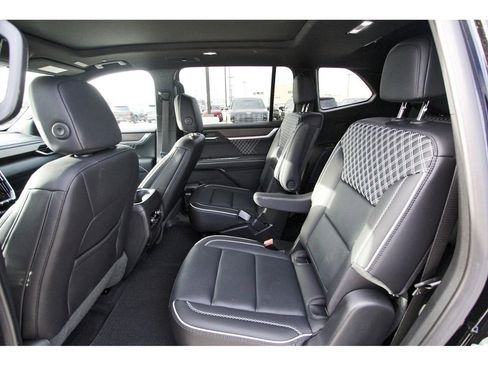 Used 2025 GMC Acadia Denali FWD image 10
