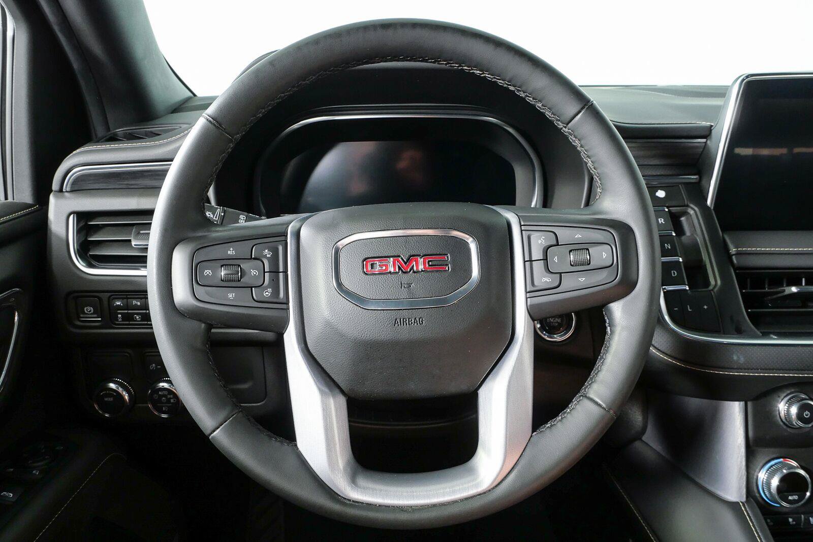 Used 2023 GMC Yukon XL SLT w/ SLT Luxury Package RWD image 31