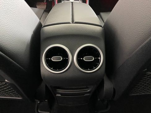 Used 2026 Mercedes-Benz GLB 250 4MATIC image 29