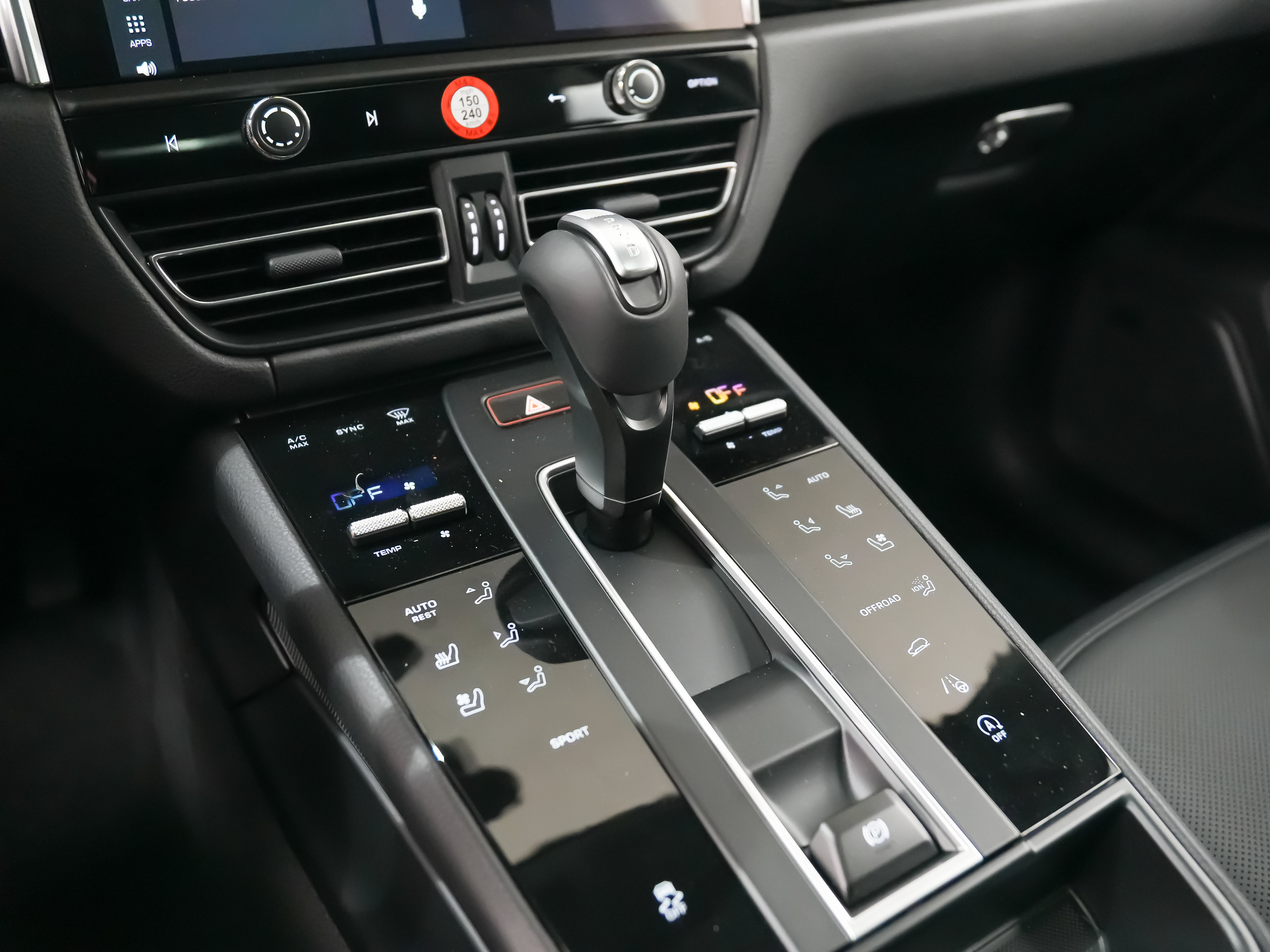 Certified 2026 Porsche Macan AWD/4WD image 33