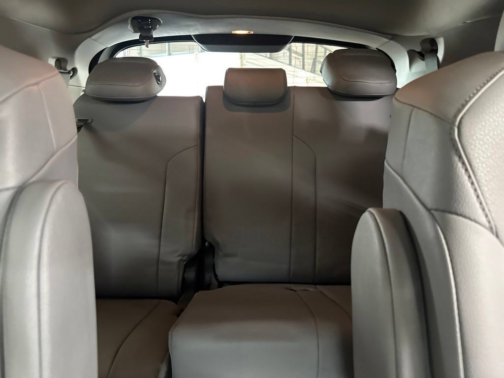 Used 2021 Toyota Sienna XLE FWD image 21