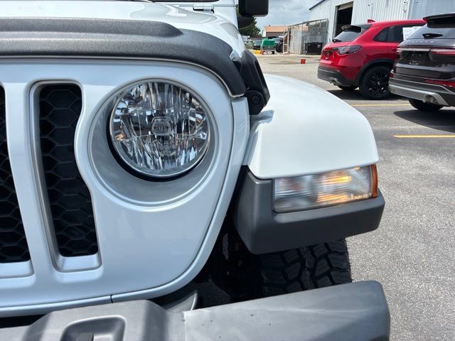 Used 2021 Jeep Gladiator Overland w/ Trailer Tow Package AWD/4WD image 10