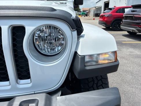 Used 2021 Jeep Gladiator Overland w/ Trailer Tow Package AWD/4WD image 10