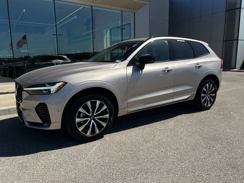 Certified 2025 Volvo XC60 B5 Plus AWD/4WD image 1