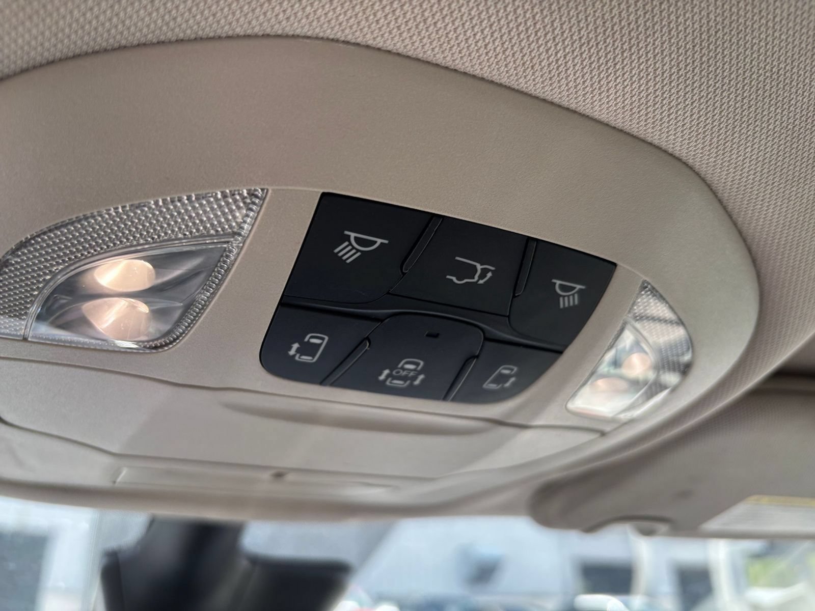 Used 2024 Chrysler Pacifica Touring-L FWD image 22