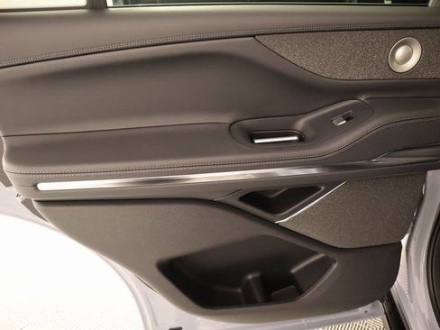 New 2025 Lincoln Navigator Reserve image 18