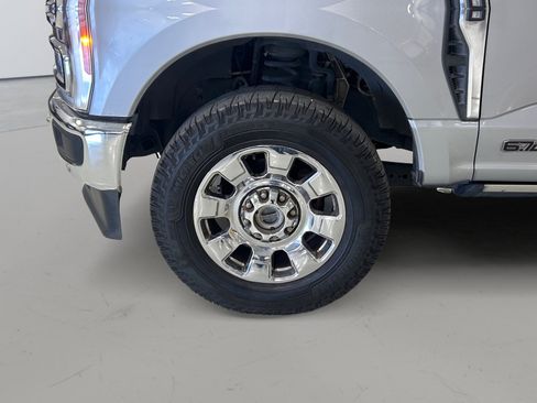 Used 2023 Ford F350 Lariat w/ Lariat Ultimate Package AWD/4WD image 6
