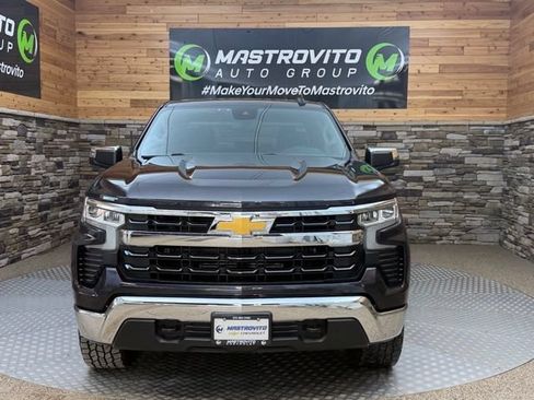 Used 2023 Chevrolet Silverado 1500 LT AWD/4WD image 3