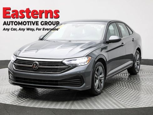 Used 2024 Volkswagen Jetta SE image 1