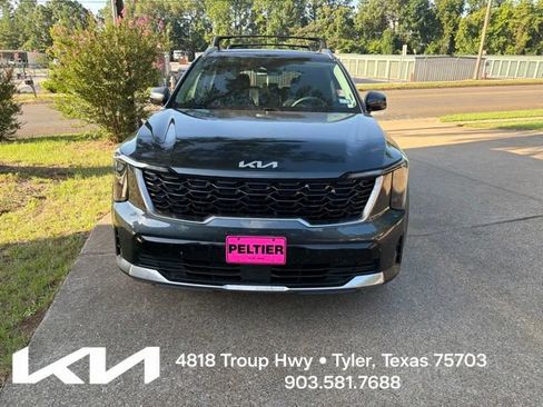 Used 2024 Kia Sorento S w/ Panoramic Sunroof Package FWD image 2