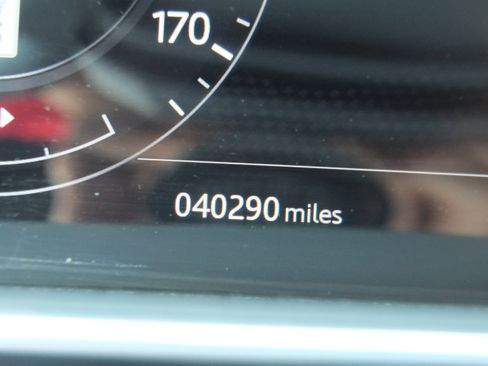 Used 2019 Land Rover Range Rover Sport Supercharged image 25