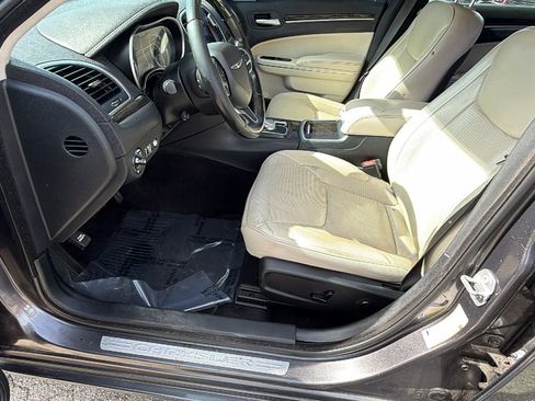 Used 2018 Chrysler 300 Limited image 15