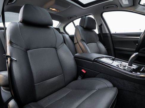 Used 2013 BMW 550i xDrive Sedan image 12