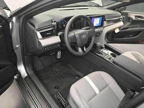 Used 2026 Toyota Camry SE image 4
