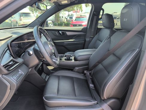 Used 2025 Buick Enclave Sport Touring FWD image 13