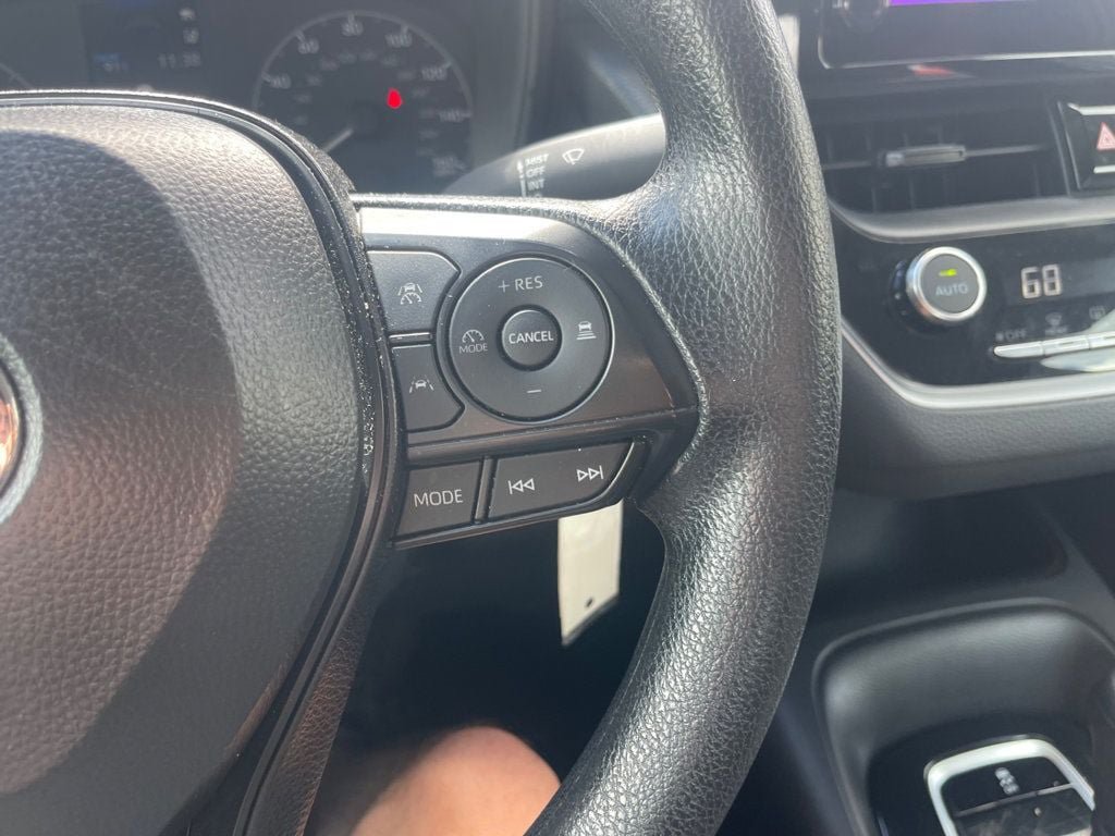 Used 2025 Toyota Corolla LE FWD image 16