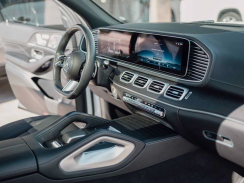 Used 2024 Mercedes-Benz GLS 450 4MATIC image 18
