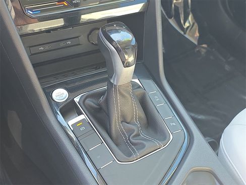 Used 2025 Volkswagen Taos SE image 23