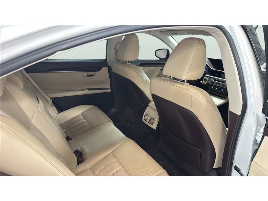 Used 2016 Lexus ES 350 w/ Luxury Package w/Wood Trim FWD image 22