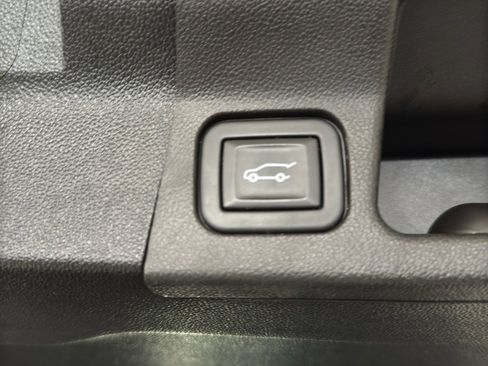 Used 2023 GMC Acadia SLE w/ Infotainment Package image 22