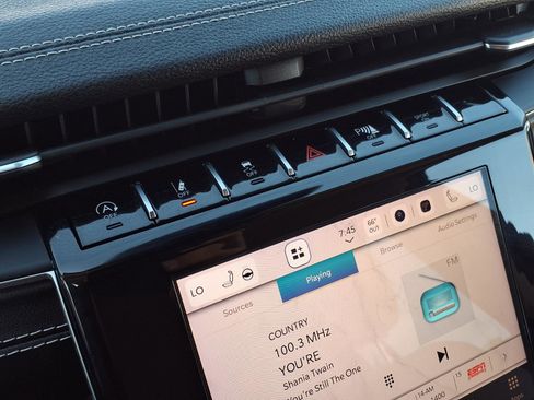 Used 2022 Jeep Grand Cherokee Limited image 20