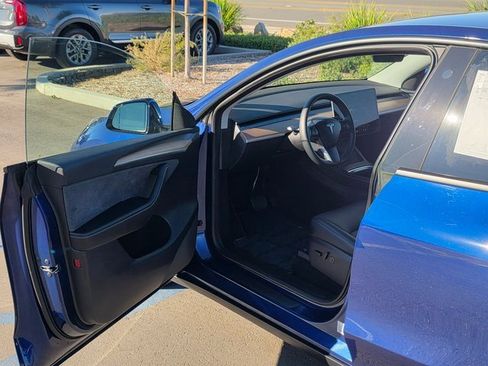Used 2023 Tesla Model Y AWD image 36