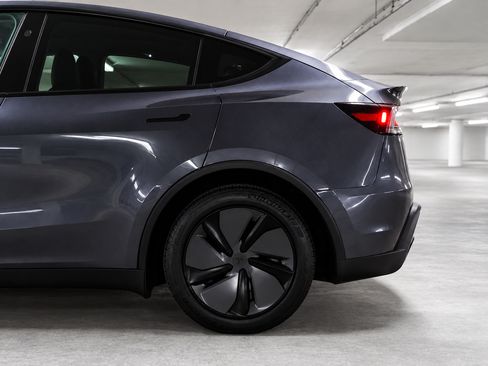Used 2026 Tesla Model Y 2WD image 14