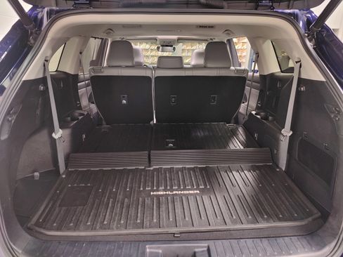 Used 2022 Toyota Highlander XLE image 15