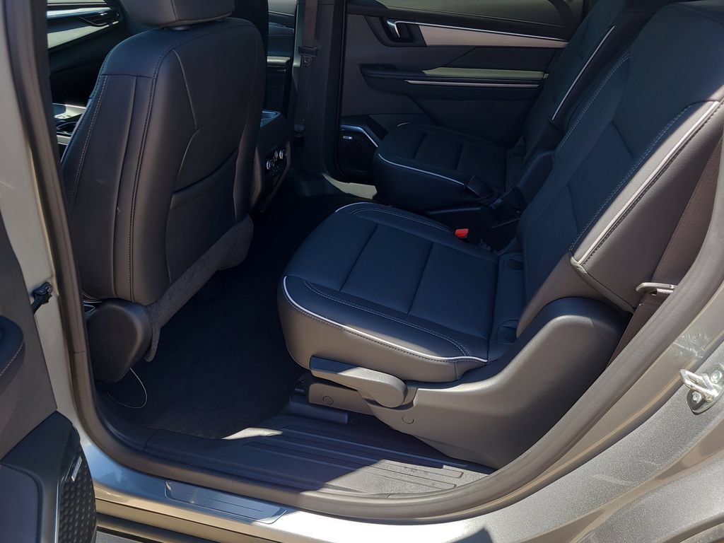 Used 2025 Buick Enclave Preferred FWD image 8