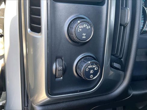 Used 2018 Chevrolet Silverado 1500 LT w/ LT Eassist Package image 13