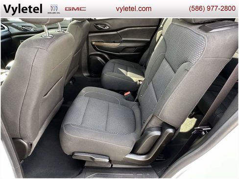 Certified 2023 GMC Acadia SLE w/ Driver Convenience Package image 11