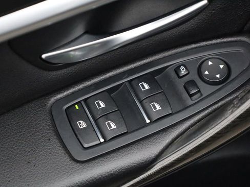 Used 2018 BMW 330e image 28