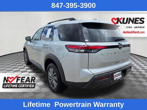 Used 2025 Nissan Pathfinder SV FWD image 5