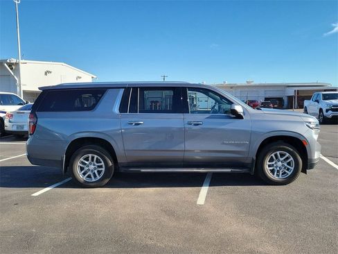 Used 2022 Chevrolet Suburban LS w/ Driver Alert Package image 18