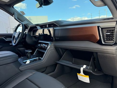 New 2026 GMC Sierra 1500 Denali w/ Denali Reserve Package image 16