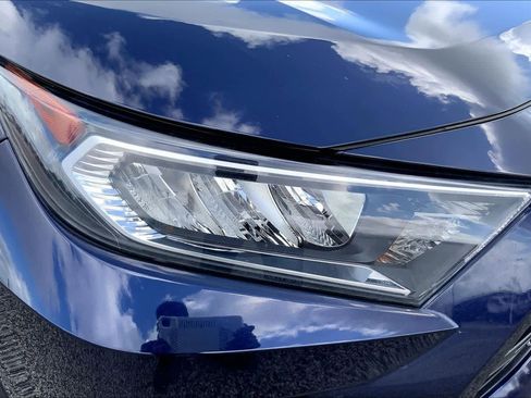 Used 2021 Toyota RAV4 XLE Premium image 27