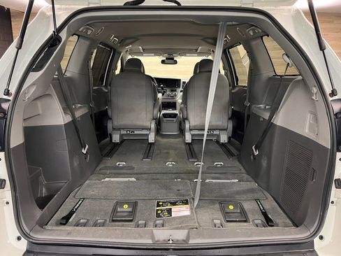 Used 2018 Toyota Sienna XLE w/ XLE Navigation Package image 26