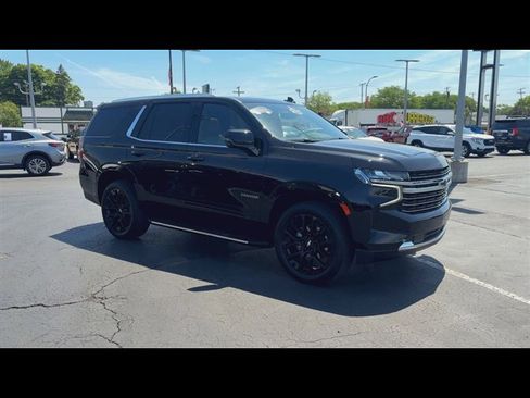 Used 2022 Chevrolet Tahoe LT w/ Luxury Package AWD/4WD image 2