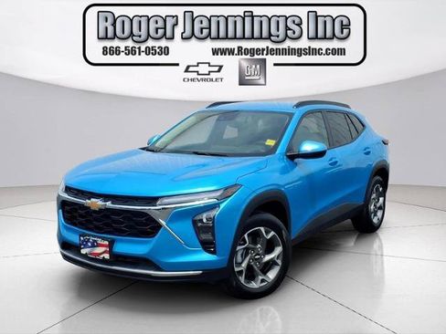 Used 2026 Chevrolet Trax LT w/ Driver Confidence Package FWD image 1
