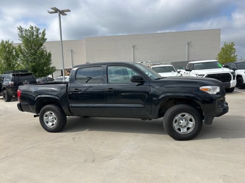 Used 2022 Toyota Tacoma SR AWD/4WD image 2