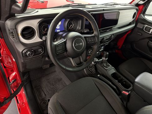 Used 2024 Jeep Gladiator Sport AWD/4WD image 4