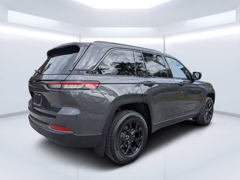 New 2026 Jeep Grand Cherokee Laredo image 3