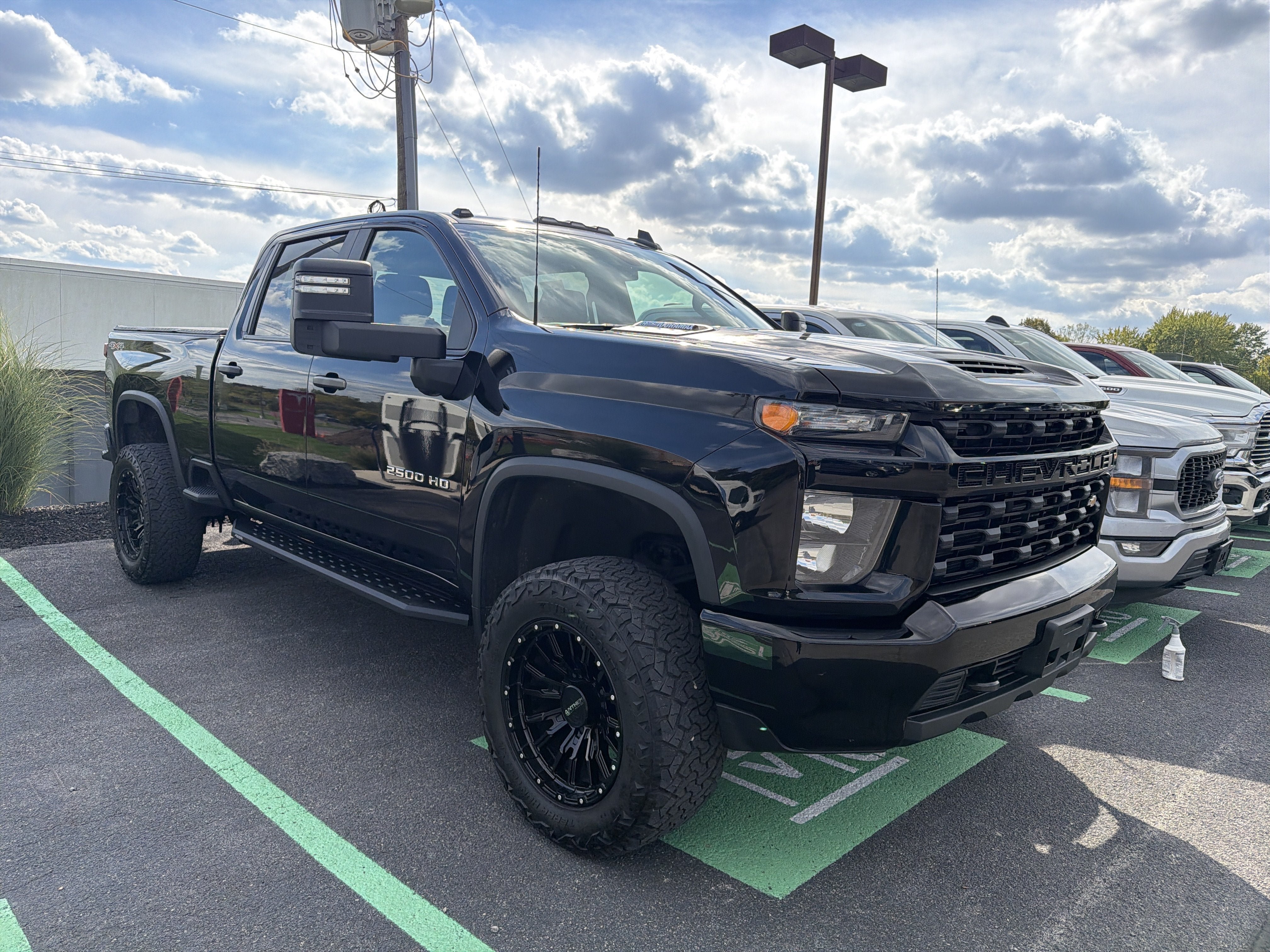Used 2022 Chevrolet Silverado 2500 Custom w/ Custom Value Package AWD/4WD image 2