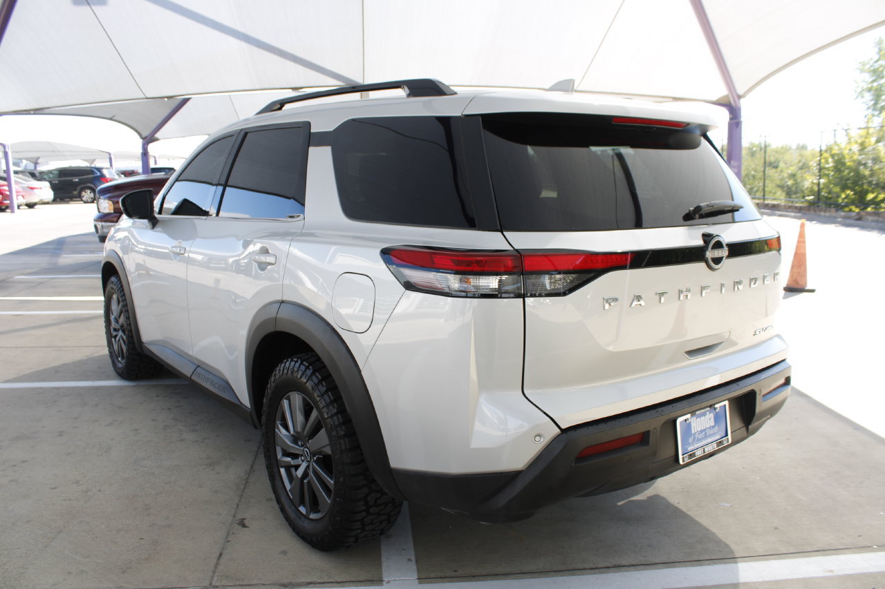 Used 2023 Nissan Pathfinder SV AWD/4WD image 3